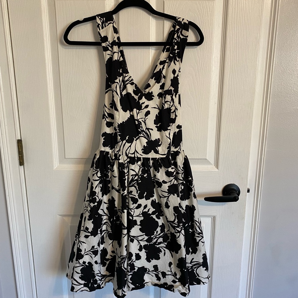 Floral Black and White Dress, Size 14, Fully lined, criss cross straps back zip